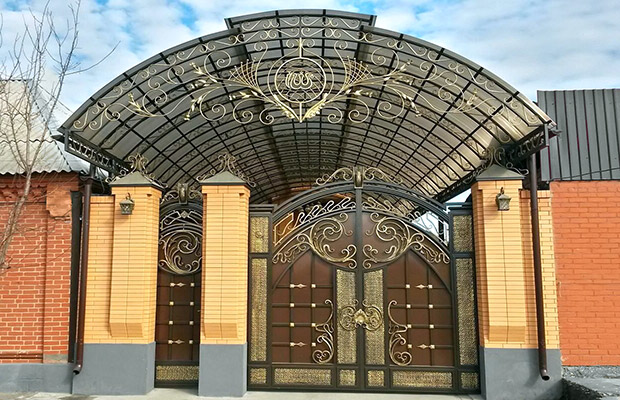 Купить или заказать ворота для дома с навесом - стильные и надежные решения для вашего участка в Батайске от 41842 руб | ВоротМастер-Бтс